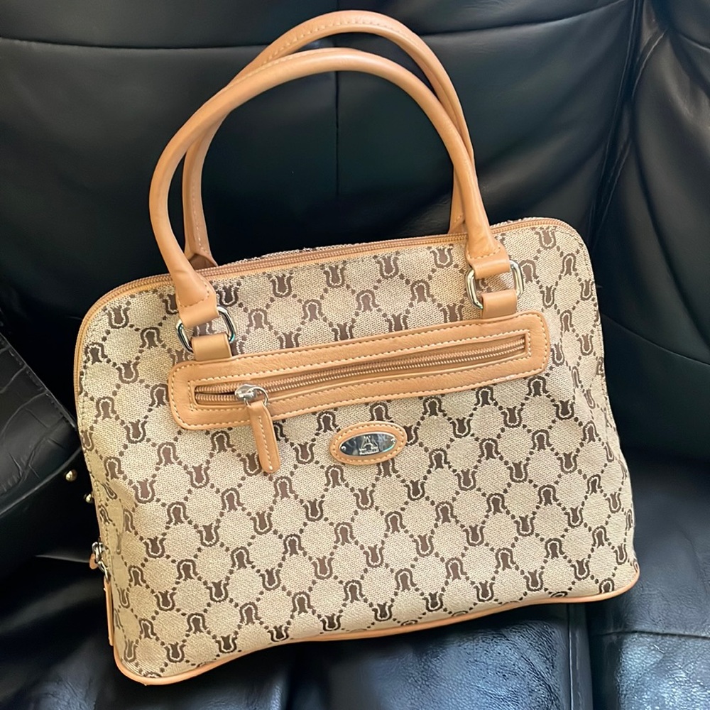 Aurielle purse like new